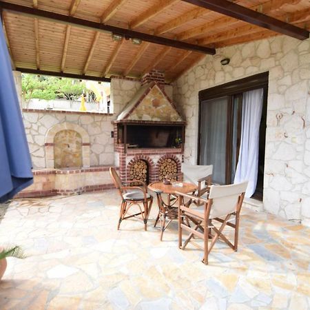 Holiday Villa Vee Nea Skioni Bagian luar foto